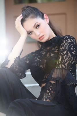 AlexWBlkLaceStairwell1wl