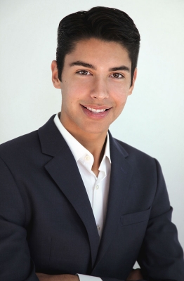 Elliott-Aston-RealtorRetouchedHSSample2WL