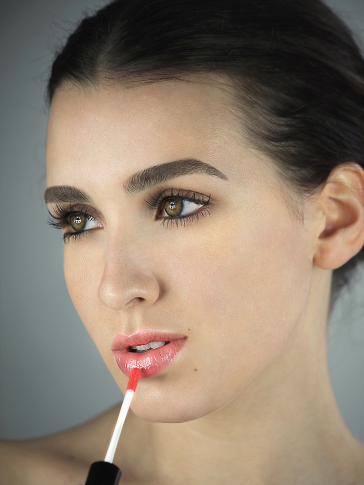 2 GraceBeautyLipglossapplicationWL