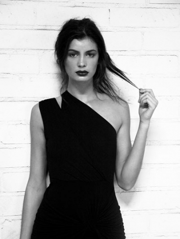 HannahGanttBlkdress1BWwl