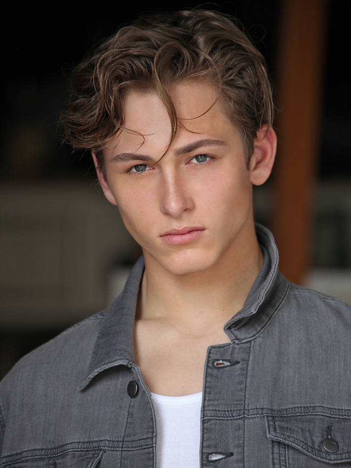 JakeCapenterGreyDenimPortraitWL