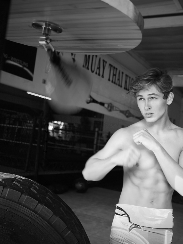 Jakehittingredbag1BWWL