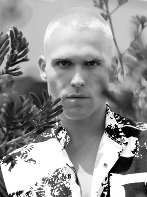 JakkMaddoxKangarooPawsHorizBWWL