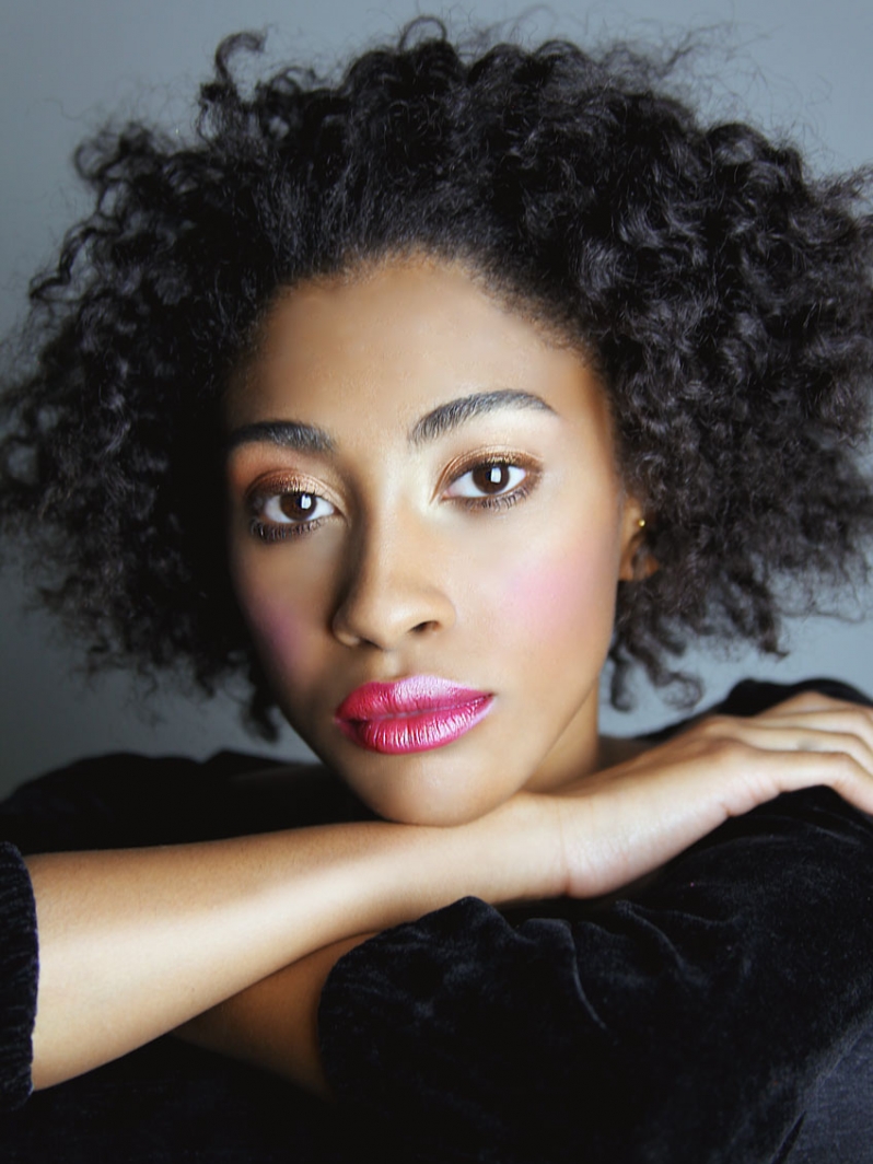 KennedyGreyPinkLips1WL