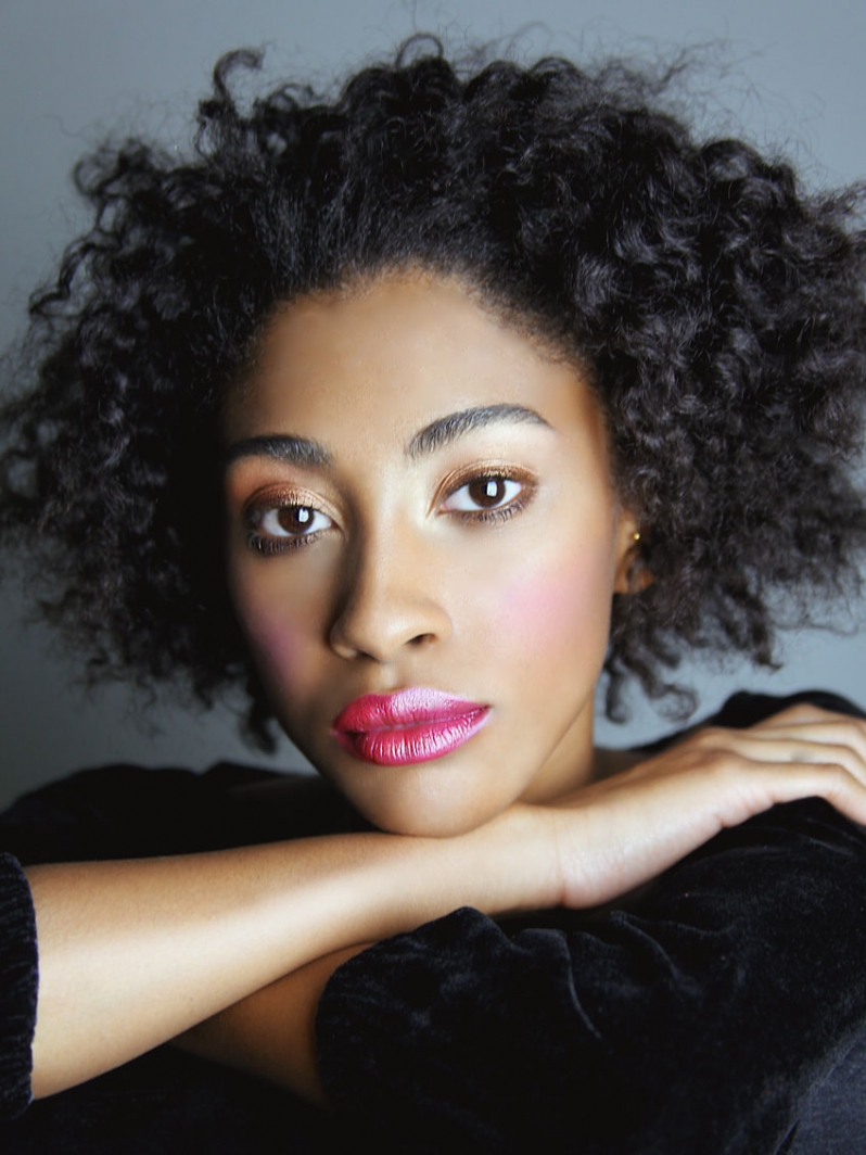 KennedyGreyPinkLips1WL