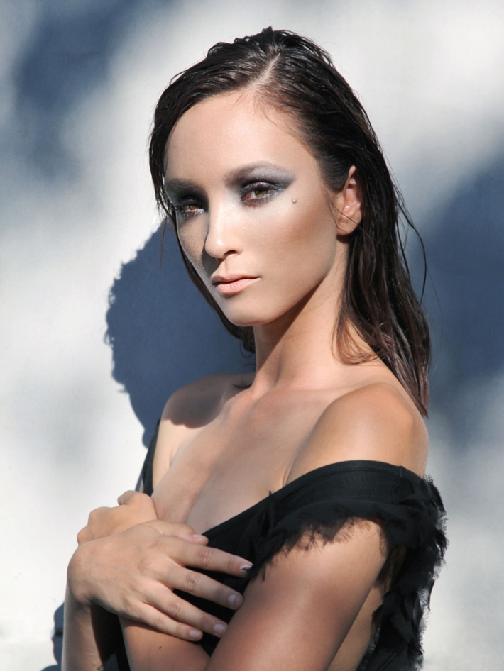 LeeanaJWetHairSmokeyweb