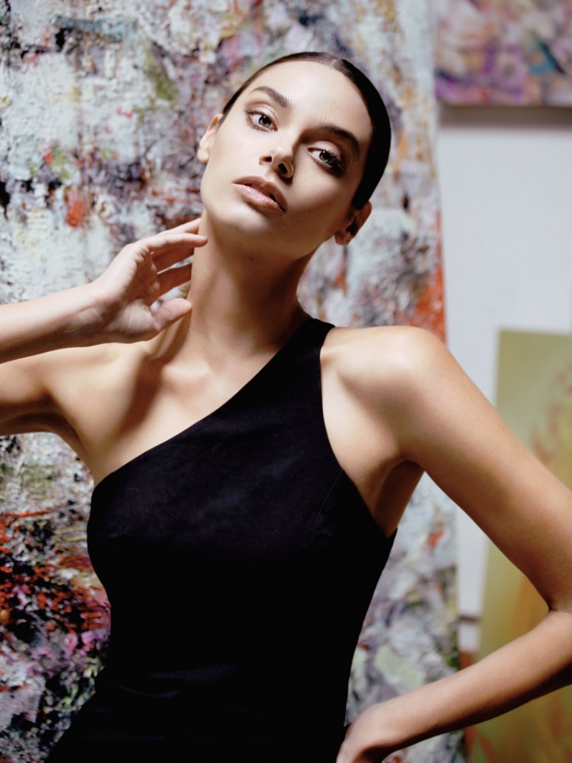 MichelleVawerPaintingPoseWL