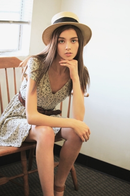 MyrKia2HatSitonBench1wl