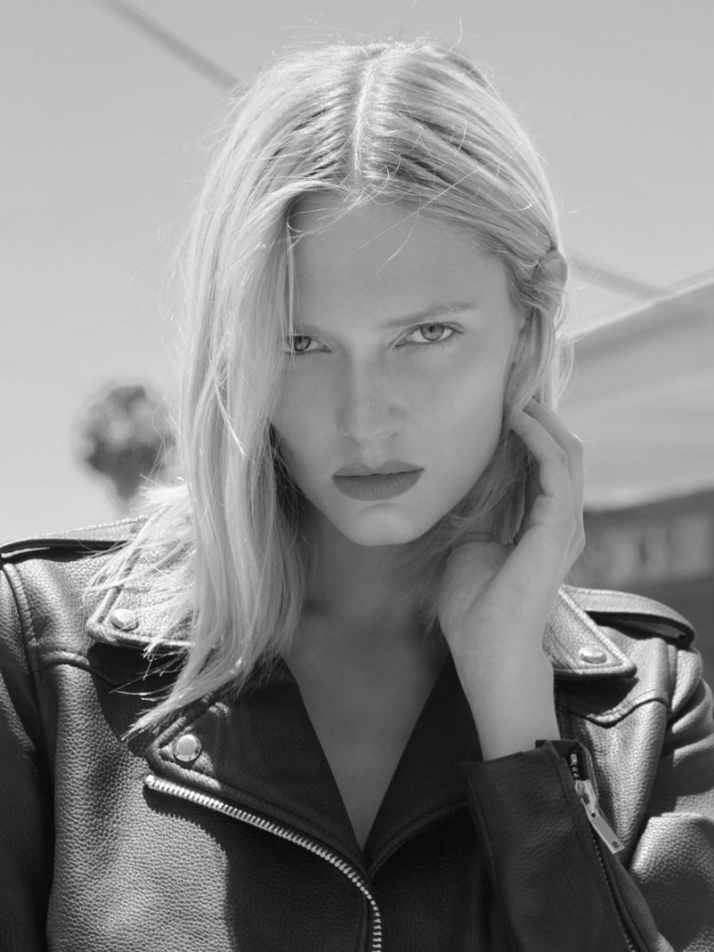 OlgaCerpitaPinklipsPalmtreeBWWL