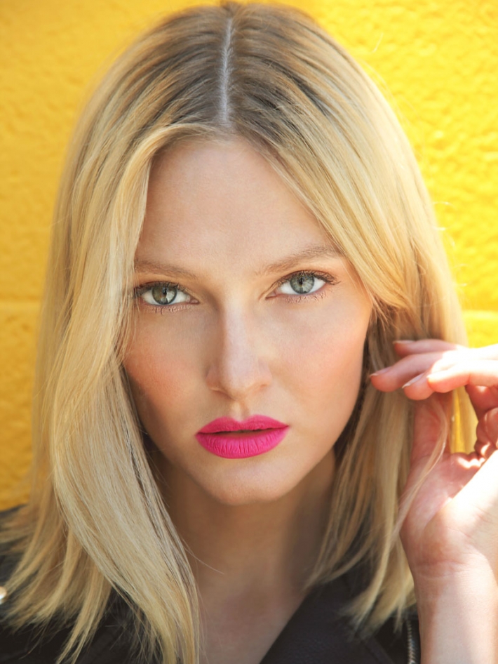 OlgaCerpitaPinklipsyellowwallbeauty2WL