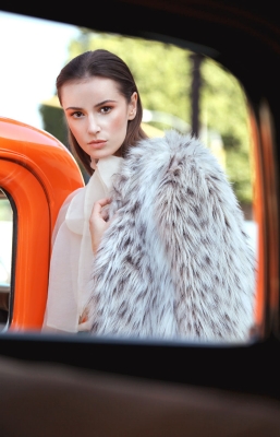 PolinaBOrangeCarWindow1wl