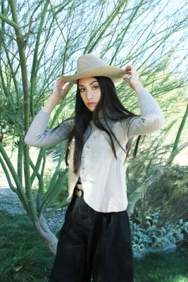 RubyGTreeHoldingHat1WL