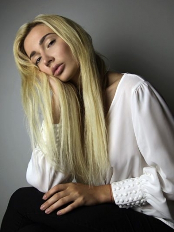 Veronikatiltedhead1wl